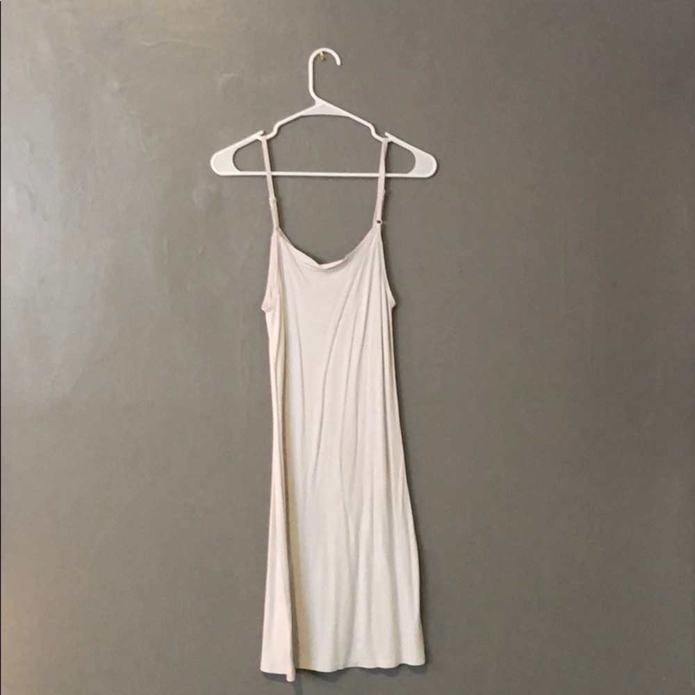 white dress/night gown